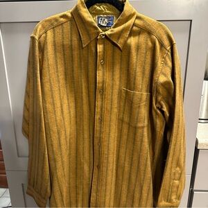 2 vintage Men’s Pendleton 100% Wool button up shirts Excellent condition